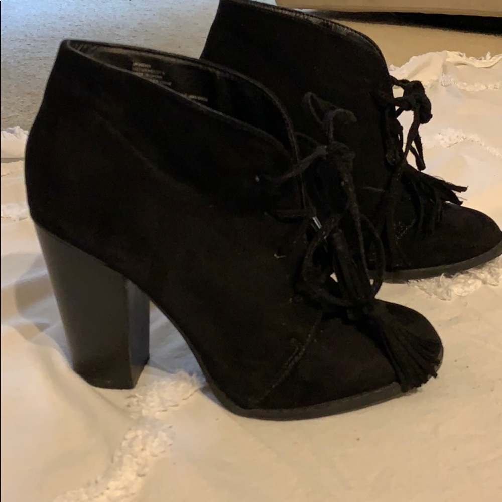 Black booties with bow tie
